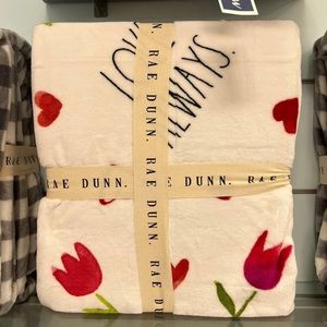 Rae Dunn Love Always QUEEN PLUSH blanket♥️